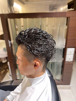 ツーブロックショート／七三分け/バーバースタイル