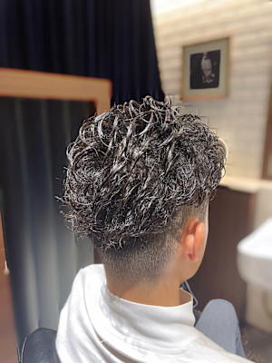 ツーブロックショート／七三分け/バーバースタイル