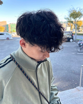 ナチュラルパーマ　メンズ　マッシュ刈り上げ