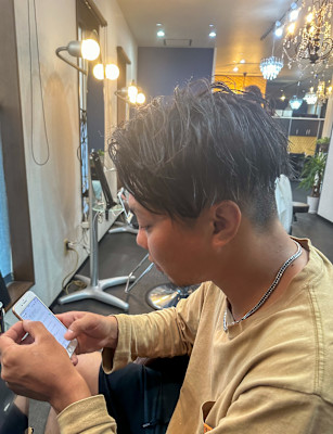 センターパート×緩めツイスパ