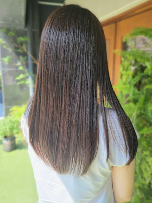 オリーブカラー　ストレート　髪質改善　艶髪　ロング　暗髪