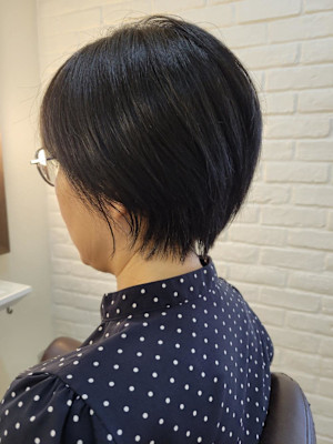 耳かけ丸みショートボブ　丸みショートボブ