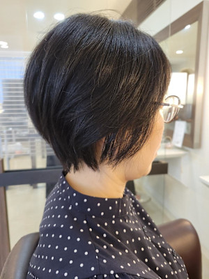 耳かけ丸みショートボブ　丸みショートボブ