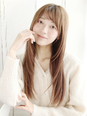 ナチュラルレイヤーのストレートスタイル