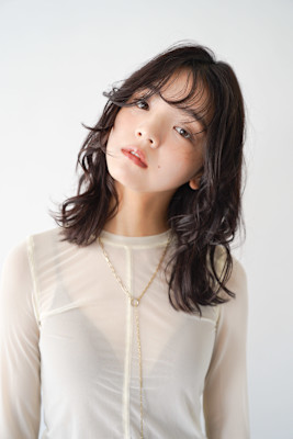 くびレイヤーエモージュ前髪モテベージュレイヤーミディ/吉祥寺