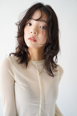 くびレイヤーエモージュ前髪モテベージュレイヤーミディ/吉祥寺