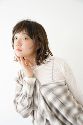 くびレイヤーエモージュグレージュカラーくびれショート/吉祥寺