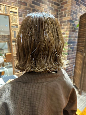 オリーブベージュ×ボブ