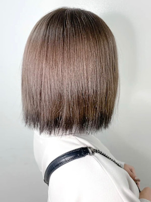 ブラック裾カラー