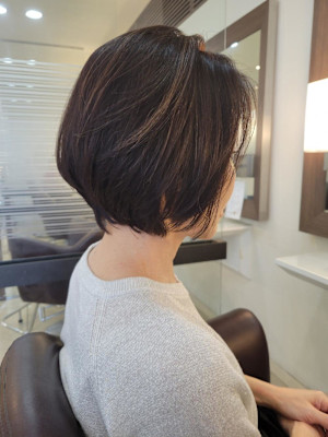 耳かけ丸みショート　クビレショート