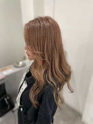 ピンクベージュ