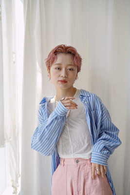 春さくらピンクカラーウエットセンター分けショートパーマ