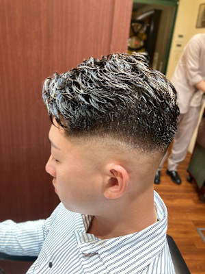 MEN'Sバーバーメンズカットミドルスキンフェード　銀座