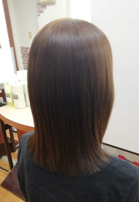 毛髪修復縮毛矯正してミディアムストレートカット