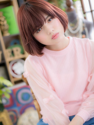 個性的チェリーブラウンシンプル前下がりボブ　秋色