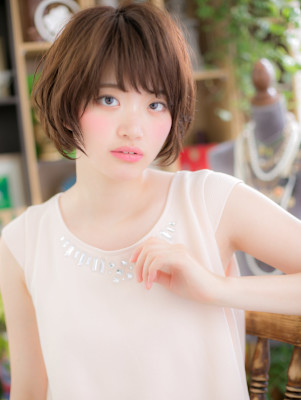 厚めバング大人ガーリーくせ毛風ミニウルフ　マロンブラウン