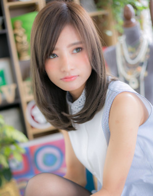 大人かわいいダークアッシュ流れるレイヤー　透明感カラー