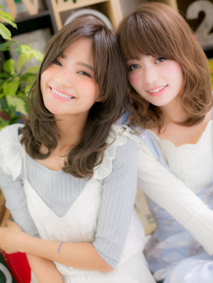 抜け感・大人ガーリー・無造作感モテスタイル　レイヤーパーマ