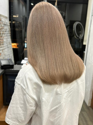 ミルクティーベージュ　透明感カラー　ダブルカラー　ストレート