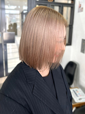 ミルクティーベージュ　丸みボブ　透明感カラー　ダブルカラー