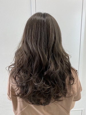 オリーブベージュ