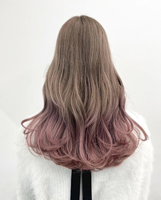 ピンクベージュ