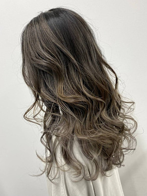 アッシュグレージュ