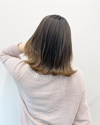 ハイトーンブラウンの裾カラー