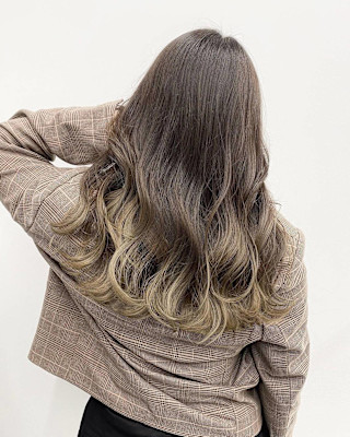 イエローベージュのグラデーションカラー