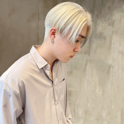 ホワイトブロンド　抜きっぱなし　メンズ　大須　センターパート