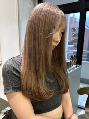 アッシュベージュ　ハイトーン レイヤーカット 髪質改善カラー