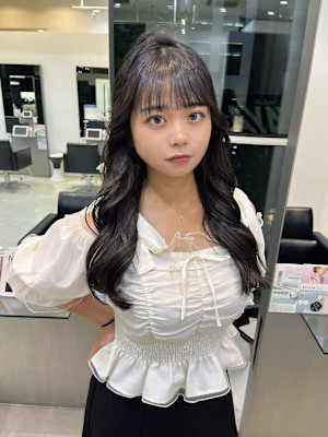 レイヤーカット＋透明感グレージュカラー