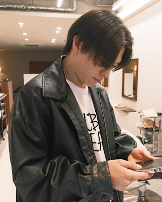 【Look at】センターパート韓国風ダウンパーマ