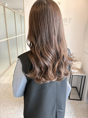 透明感アッシュブラウンカラー