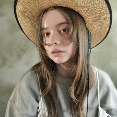 ペールブラウンロングヘア