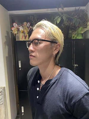 ウルフアッシュブラックカルマパーマベリーショート