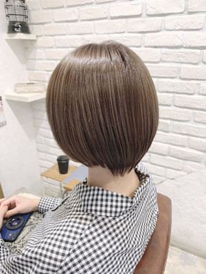 【MAGIC 小名木】丸みショートアッシュカラー