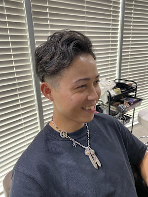 ウルフアッシュブラックカルマパーマベリーショート