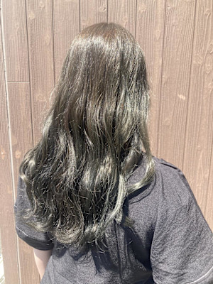 オリーブグレージュ