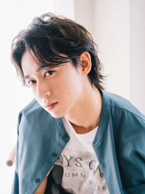 モテ髪センターパートショートウルフで周りと差を