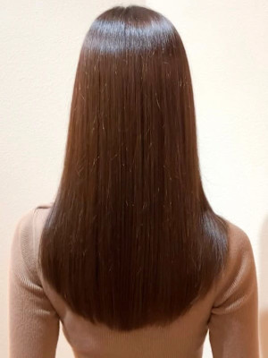 マロンブラウン　ツヤ髪ロング　髪質改善　サラサラストレート