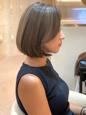 ハイライトカラー　白髪ぼかし　顔周りレイヤー　内巻きボブ