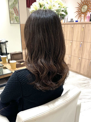 外ハネくびレイヤー/セミディ/コテ巻きパーマ/くびれパーマ