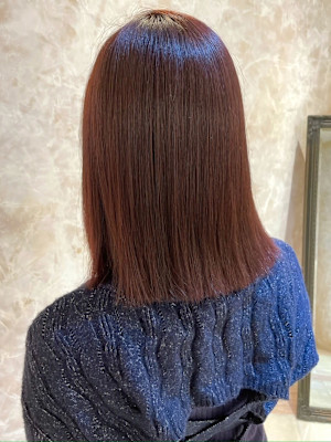 レッドブラウン　ぱつっとミディアムボブ　髪質改善　ストレート