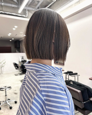 【Look at】切りっぱなしボブ外ハネグレージュ