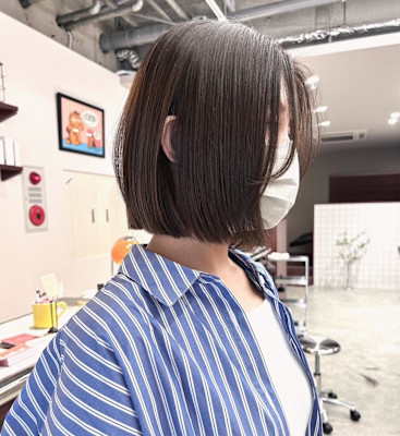 【Look at】切りっぱなしボブ外ハネグレージュ