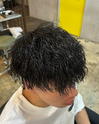 メンズマッシュカットツーブロックツイストスパイラルパーマ