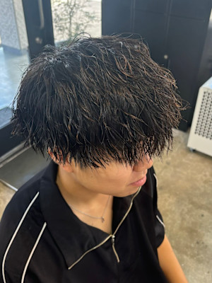 メンズマッシュカットツーブロックツイストスパイラルパーマ
