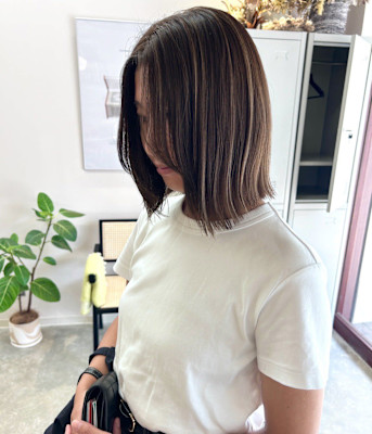 【Look at】極細ハイライト切りっぱなしボブ