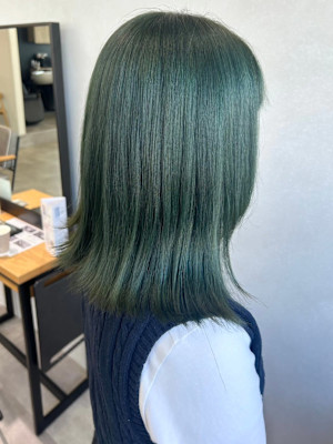 ブリーチカラーハイトーングリーン＊艶感アースカラーセミロング